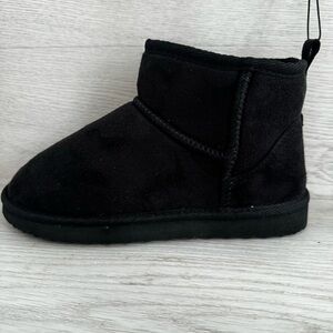 Mia Pull On Ankle Boot Bootie Black Faux Suede  Size 6   New without Box